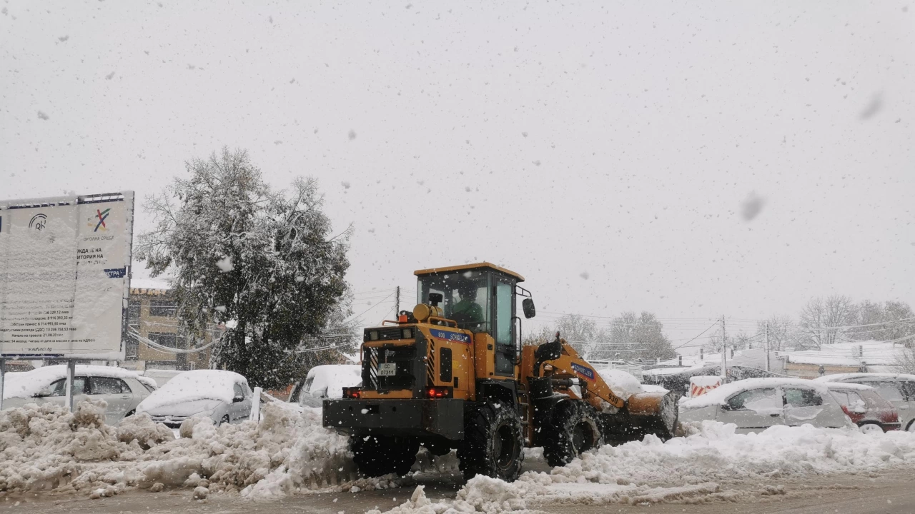 Успокоява се обстановката в Разград след обилните снеговалежи които блокираха