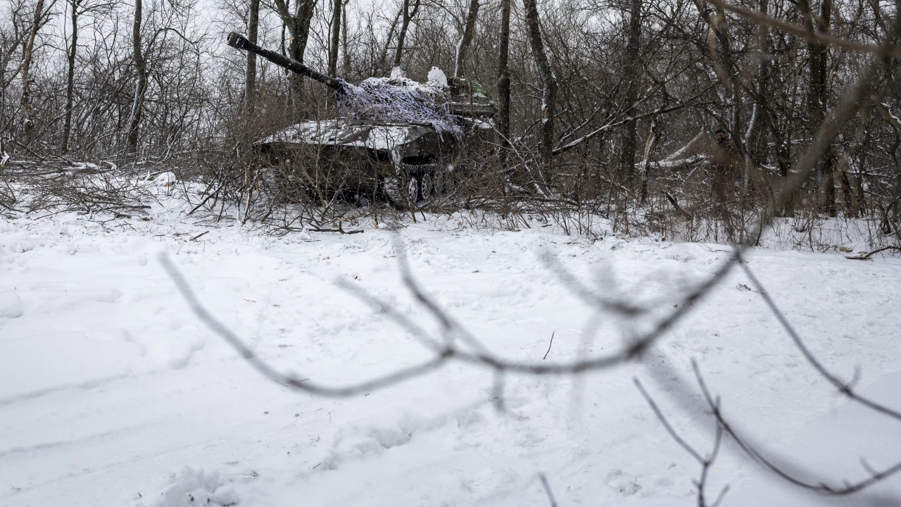 Украински военни изпепелиха руска самоходна артилерийска установка Акация Всичко по