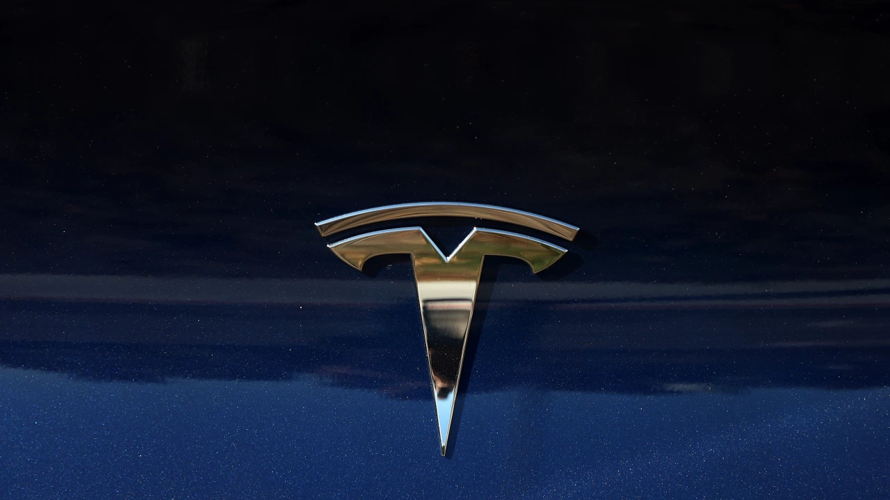 Тесла Tesla ще представи в четвъртък 30 ноември своя електрически