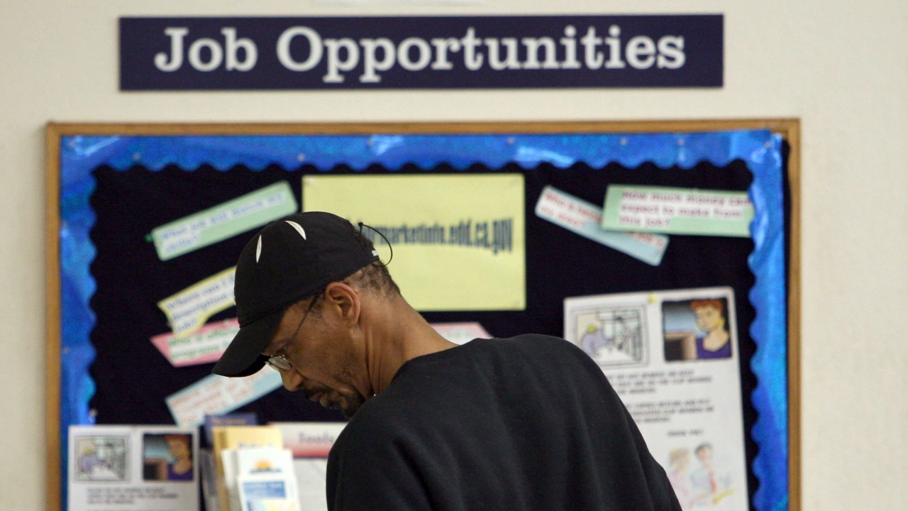Броят на американците подали молби за помощи при безработица се