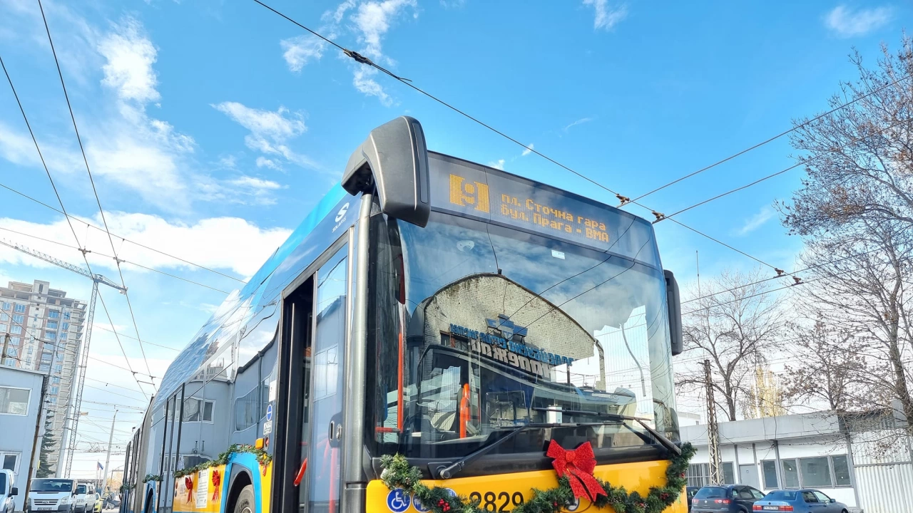Столичен електротранспорт ЕАД ще пусне днес коледен тролейбус който ще