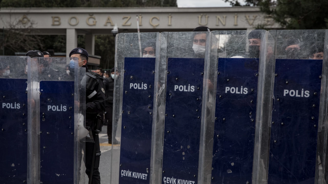 Силите за сигурност в Истанбул са разкрили група от осем