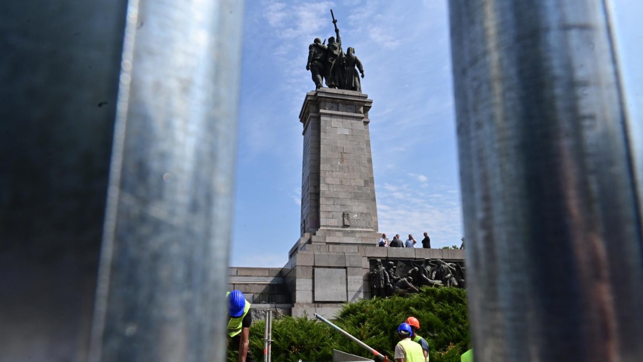Предстои демонтаж на фигурите на Паметника на Съветската армия, съобщи
