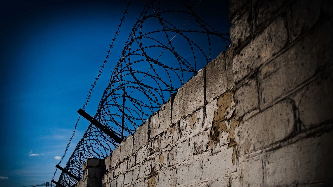 Затворник в отпуск търпящ присъдата си в бургаския затвор планувал