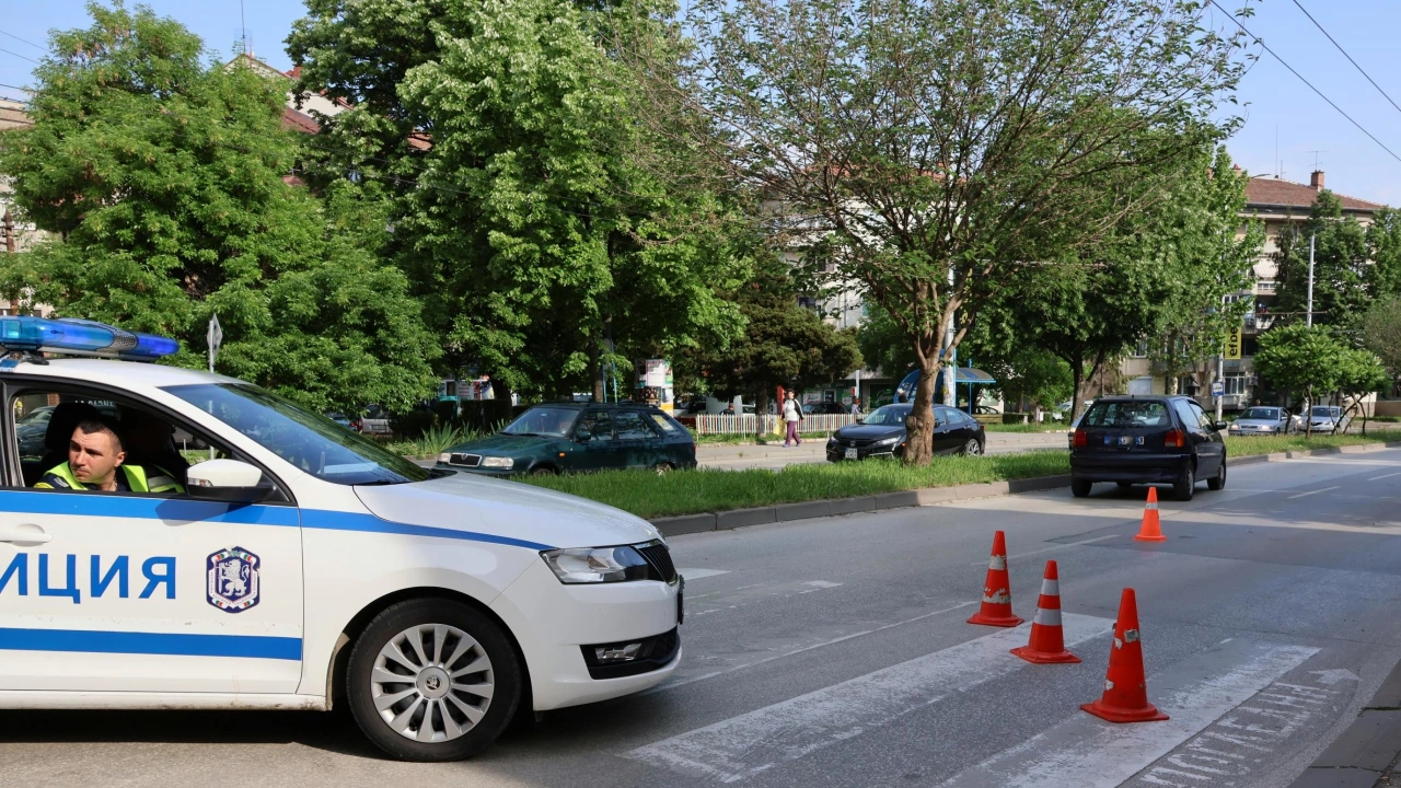 Двама мъже са блъснати в Ботевград Водачката на автомобила е