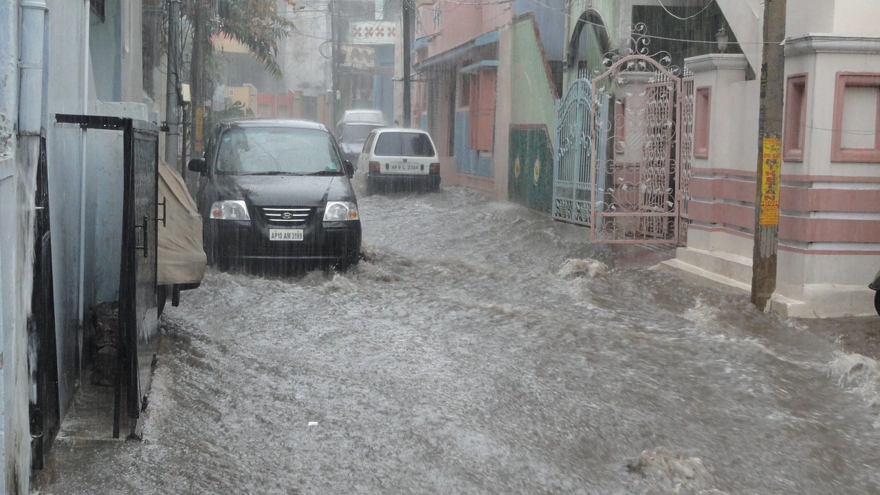 Проливни дъждове днес предизвикаха наводнение в средиземноморския турски окръг Анталия