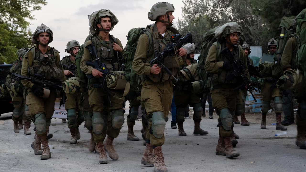 Израелската армия заяви днес че петима нейни войници са загинали