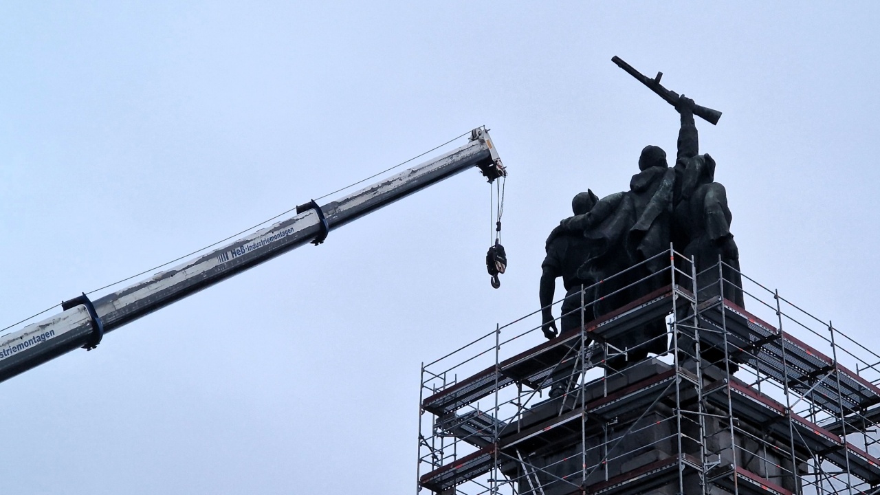 Експертно становище установи, че паметникът на Съветската армия е опасен