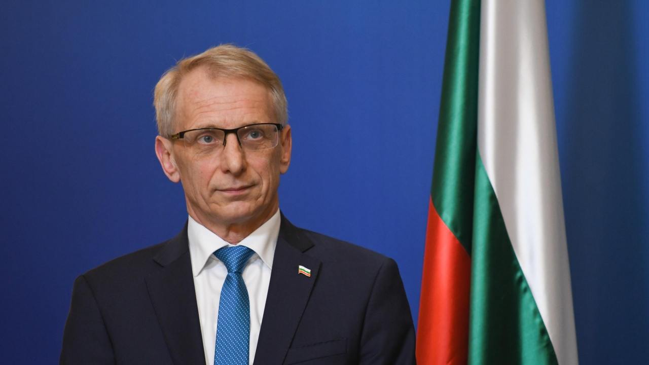 Министър-председателят Николай Денков отговаря на въпроси на граждани и медии по