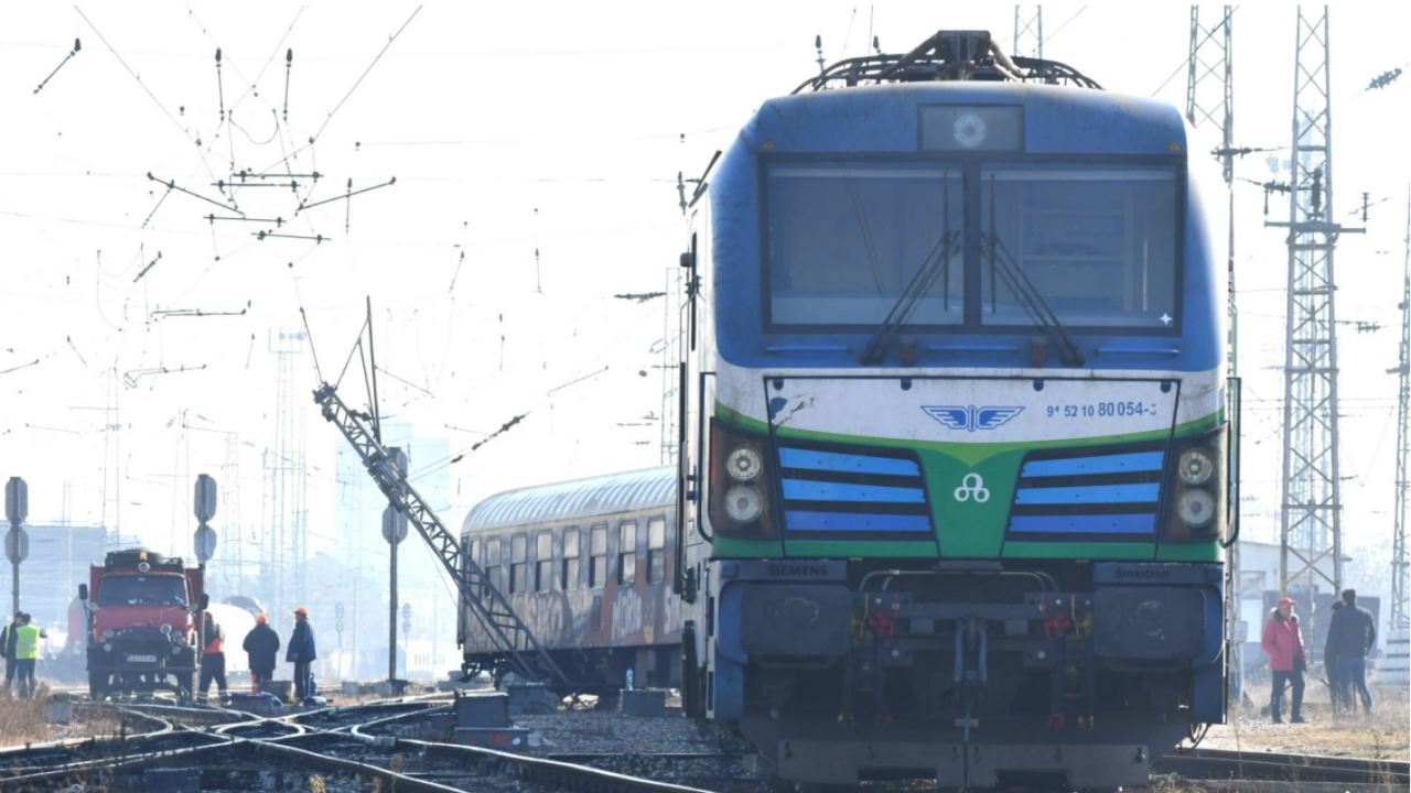 Днес бяха открити два нови пътни надлеза по ЖП-линията Пловдив-Бургас,