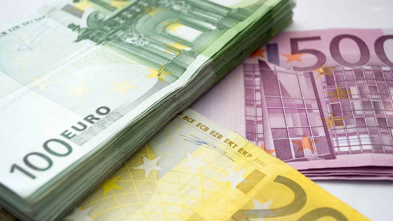 Еврото еврото се повиши над 1,09 долара, след като УФР посочи,
