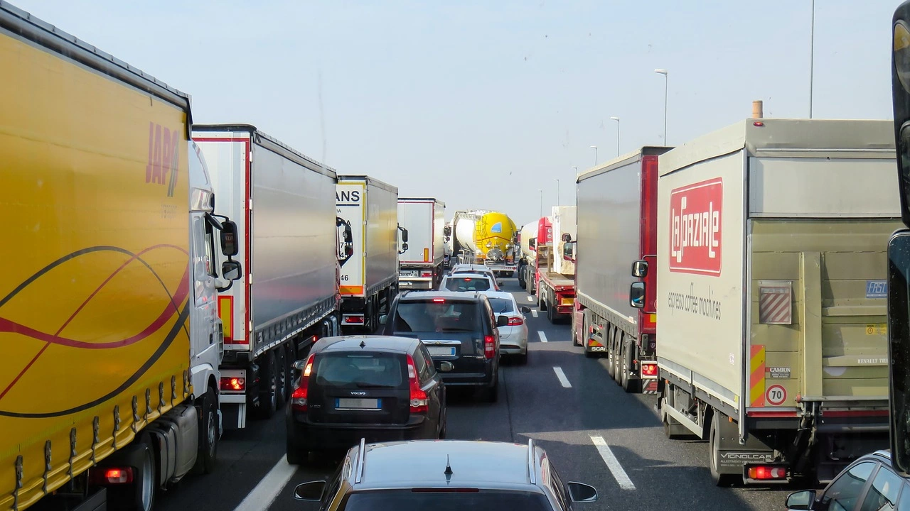 Словашките превозвачи подновяват частичната блокада на единствения път за товарни