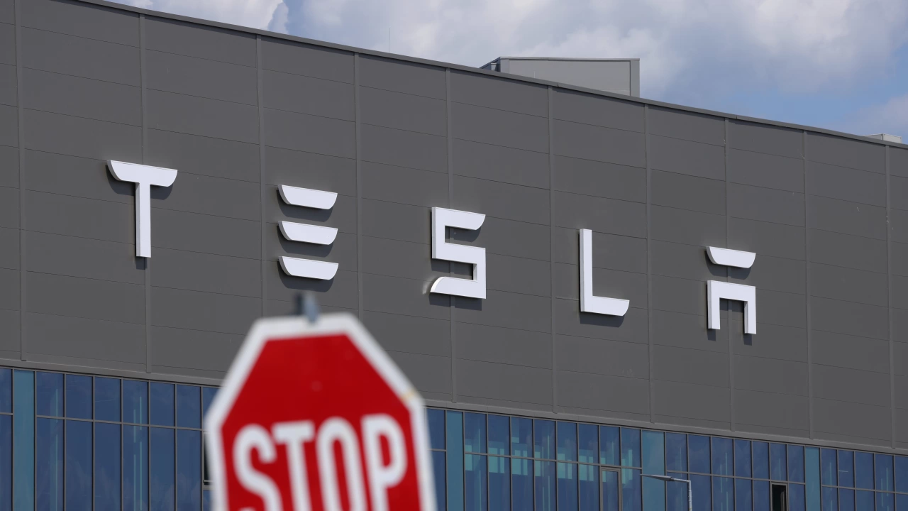Производителят на електрически автомобили Tesla получи разрешителни за ползване на