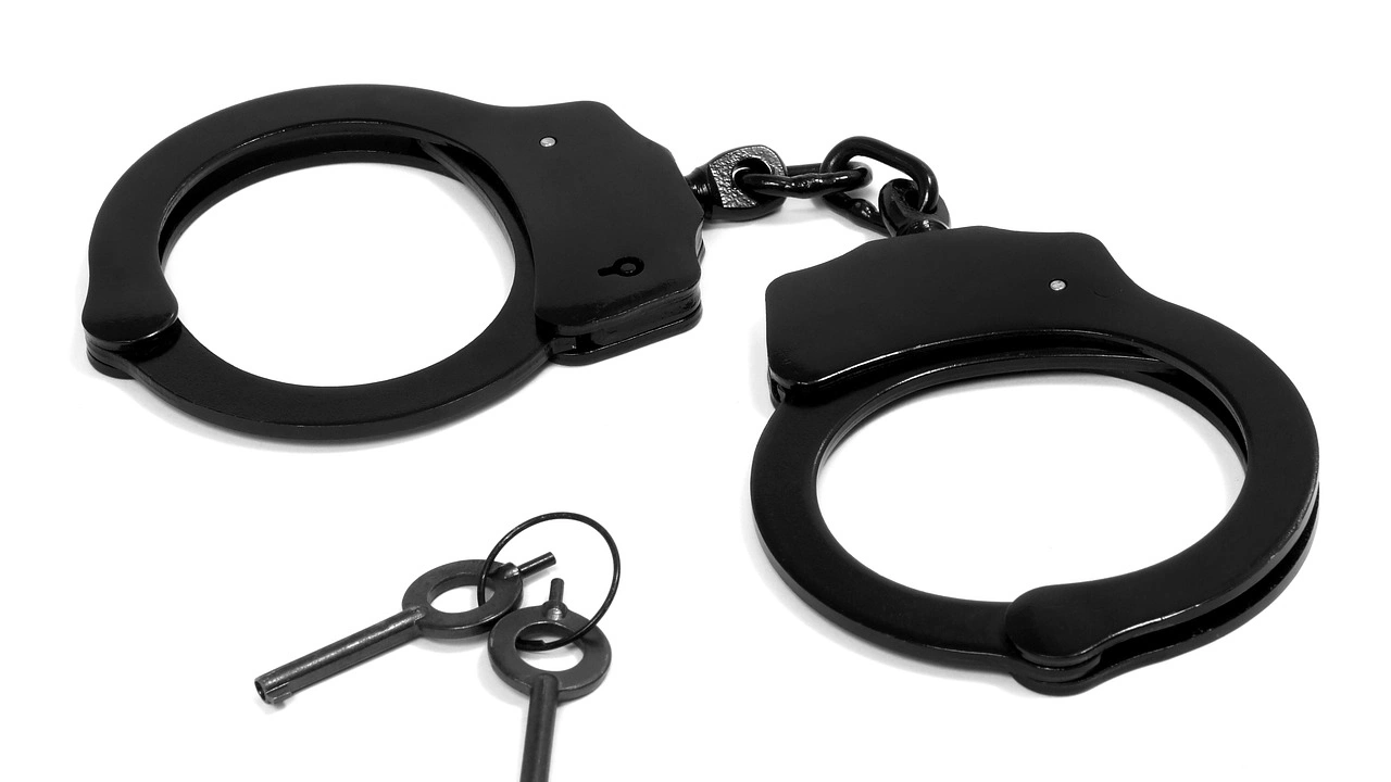 Полицията арестува четирима младежи във връзка с няколко кражби в