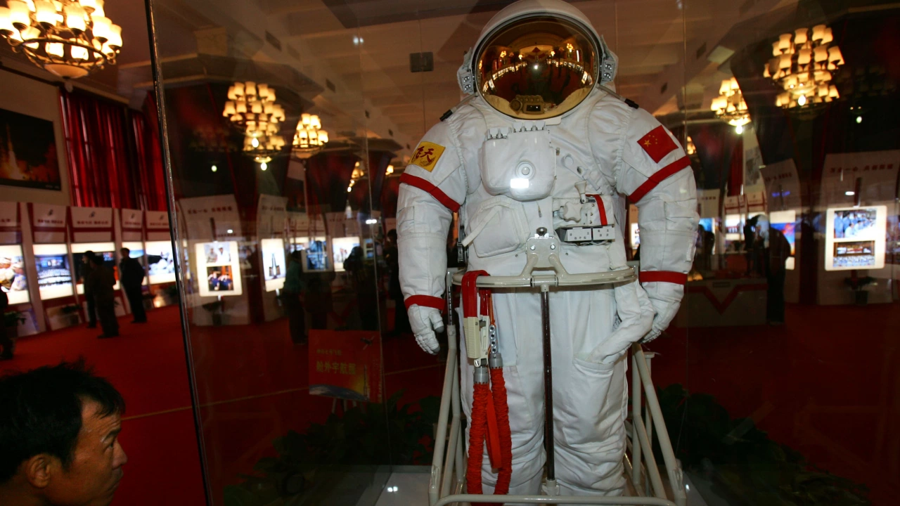 Китайски учени създадоха облекло предназначено за пътешествия в космоса съобщава