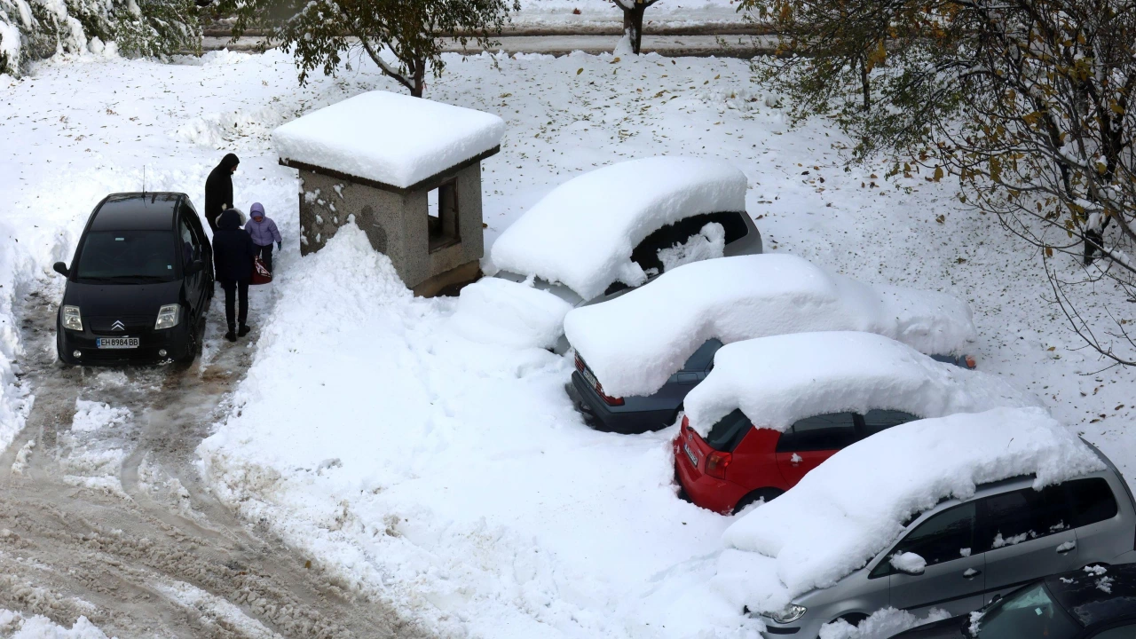 Между 20 и 35 сантиметра е снежната покривка в Смолянска