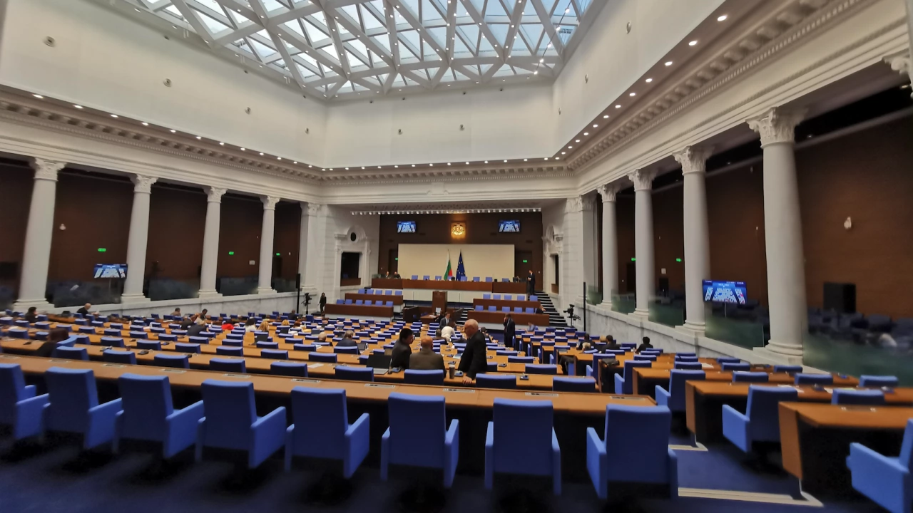 За народен представител може да бъде избран български гражданин който