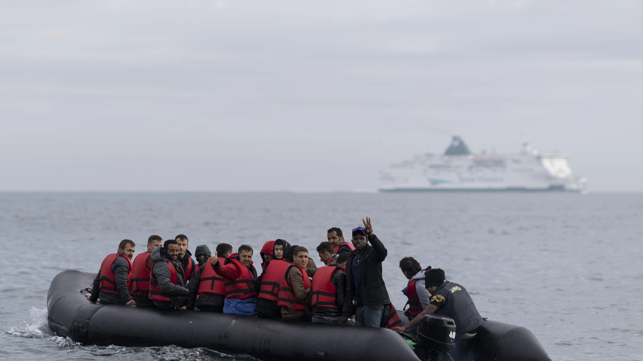 Шейсет и един мигранти включително жени и деца са обявени