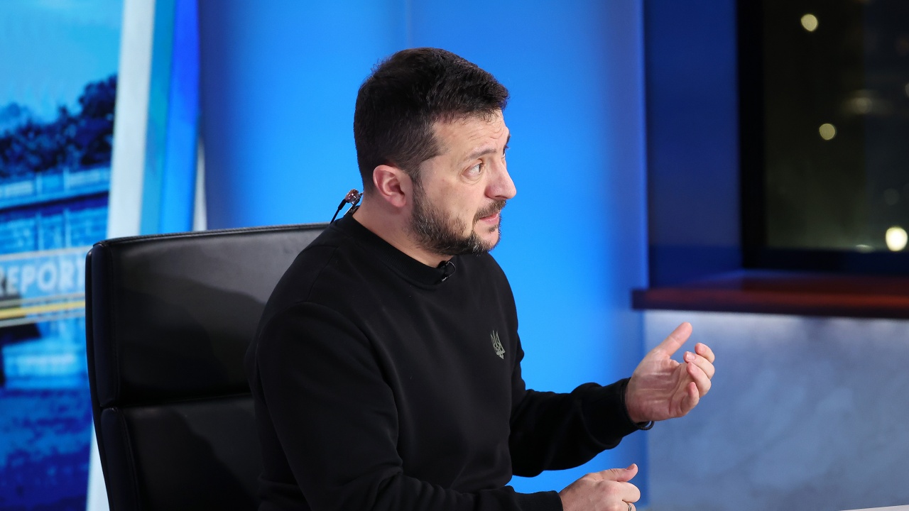 Ukrainian President Volodymyr Zelensky Considers Mobilizing 400,000-500,000 People for Army Service