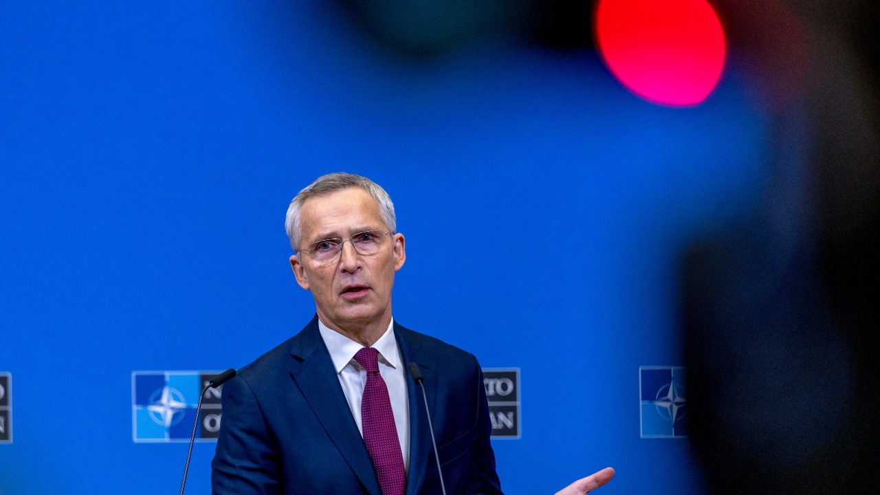 Генералният секретар на НАТО Йенс Столтенберг смята, че Русия на практика