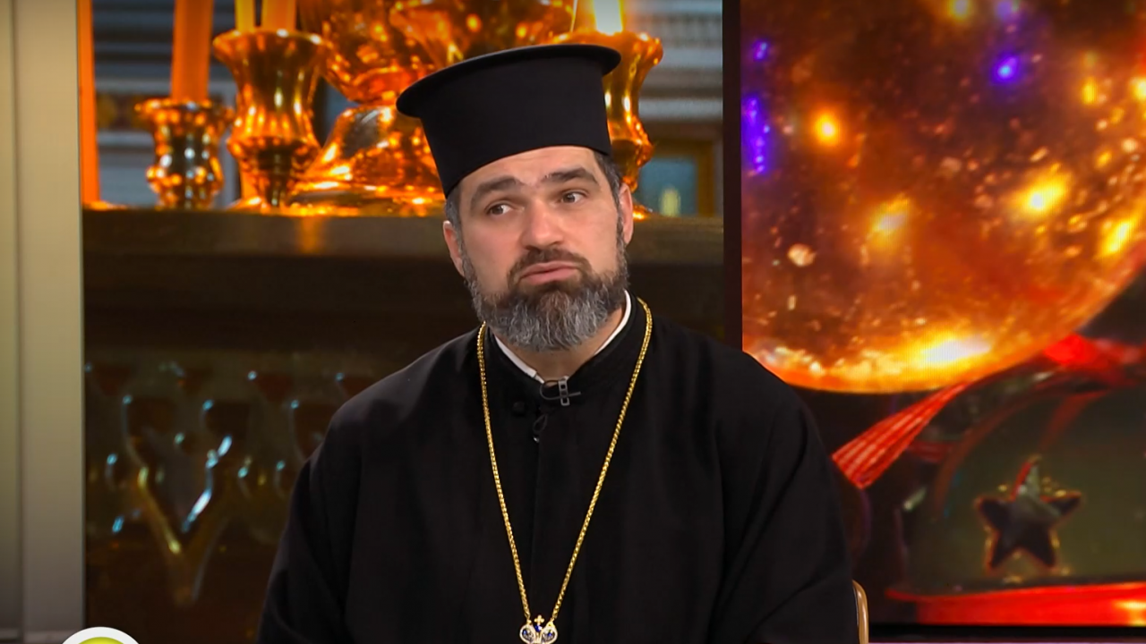 Свещеник отговаря на въпроси на вярващи в TikTok. Ириней Митов