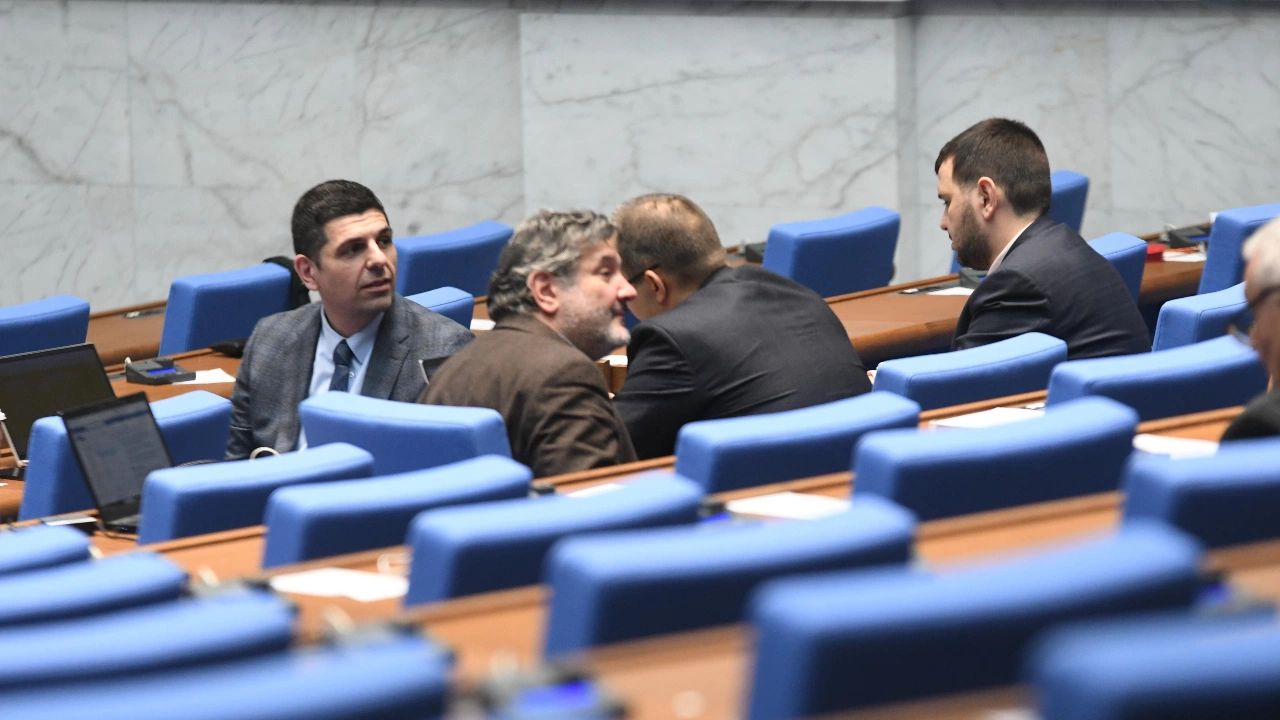 Депутатите приеха на първо четене два законопроекта за изменение и