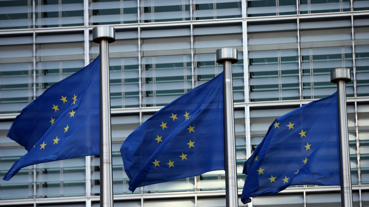 Европейската комисия съобщи че одобрява предоставянето на 120 милиона евро