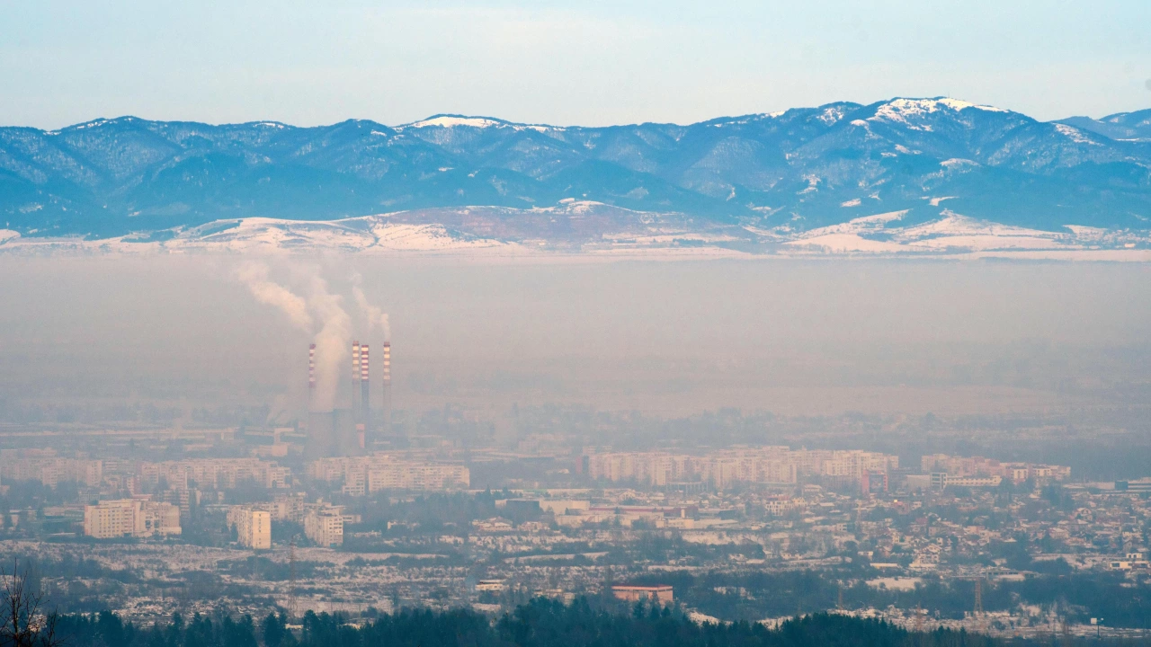 Мръсен въздух в София отчетоха станциите днес Има завишение над