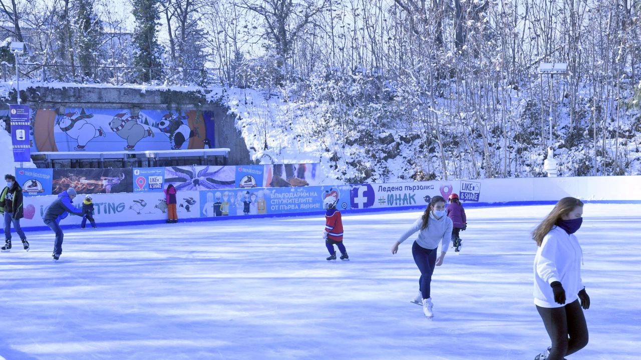 Леденият парк на София отвори врати за втора поредна година