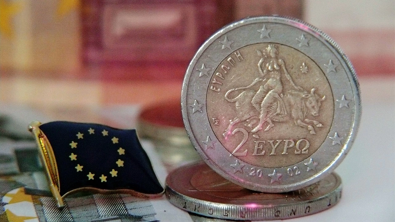 Гръцките домакинства ограничават разходите си за празниците заради инфлацията Въпреки