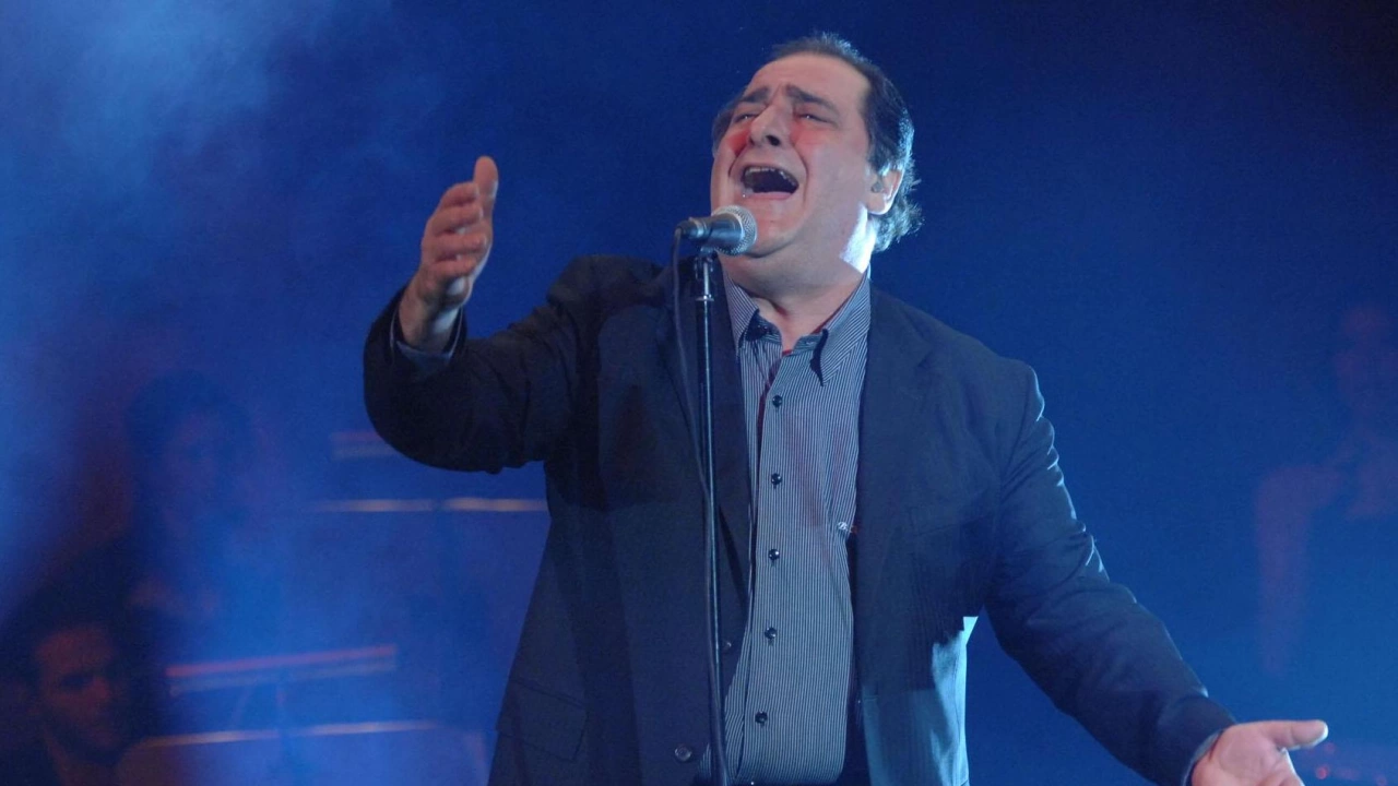 На 70 годишна възраст почина легендарният гръцки певец Василис Карас съобщиха