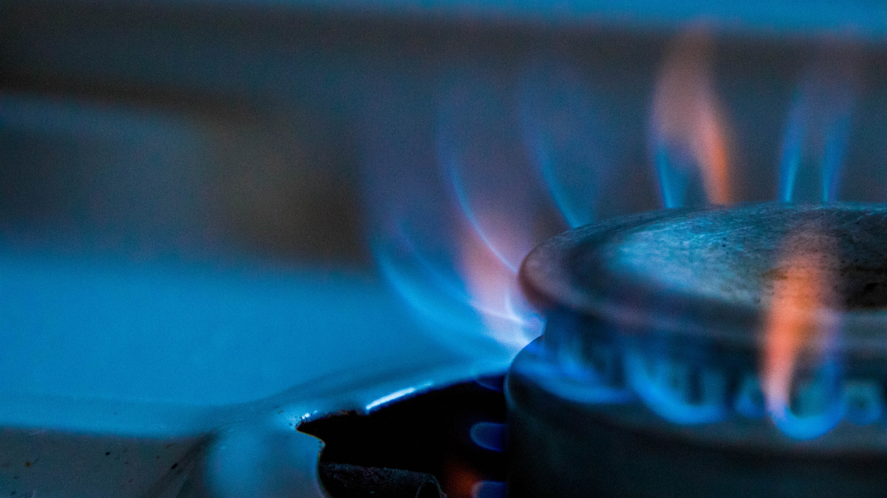 Природният газ може да поскъпне с около 27% през януари,