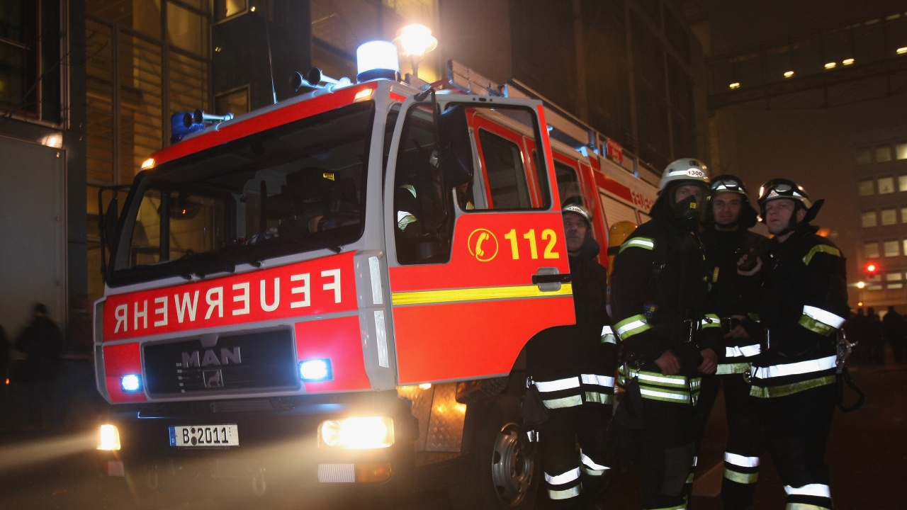 Десетки атаки срещу пожарникари на Нова година в Берлин