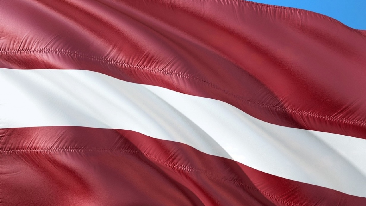Латвия извежда принудително над 1200 руски граждани от страната
