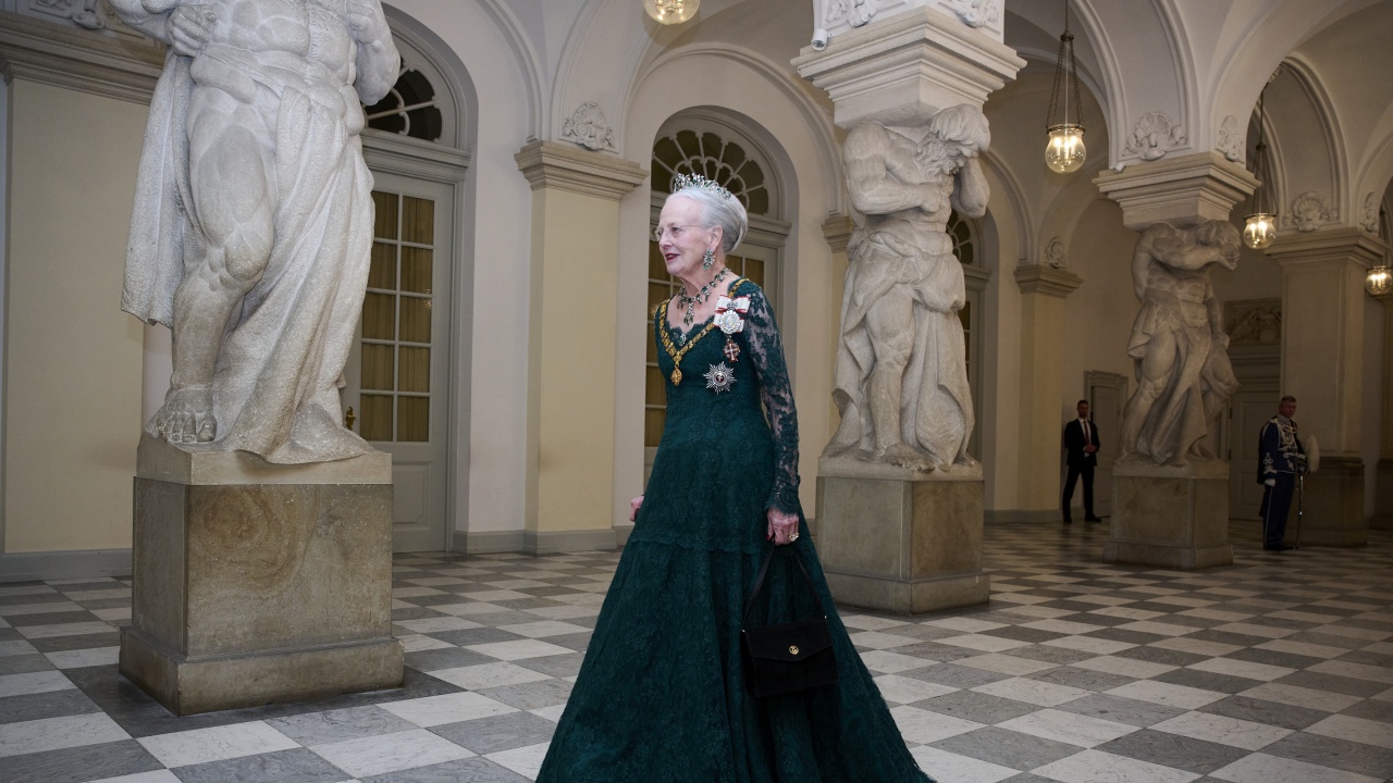 Датската кралица Маргрете Втора изненадващо абдикира.
Новината обяви самата тя в