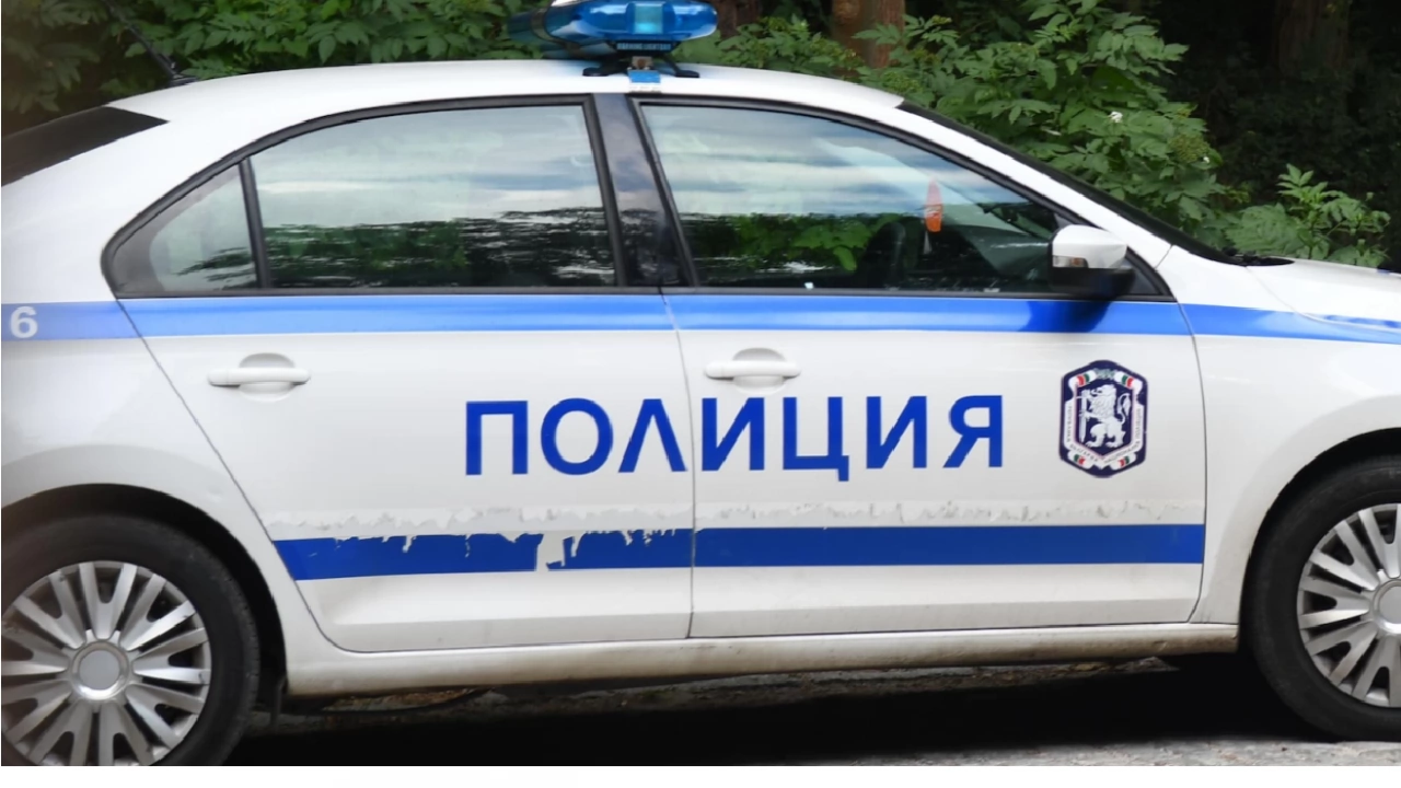 Полицията в Пловдив отстрани двамата полицаи арестувани за подкуп съобщиха