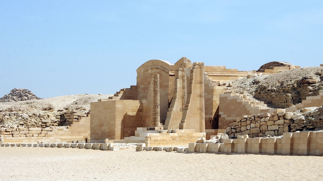 Египетско-японска експедиция е открила гробница и съкровище от артефакти от