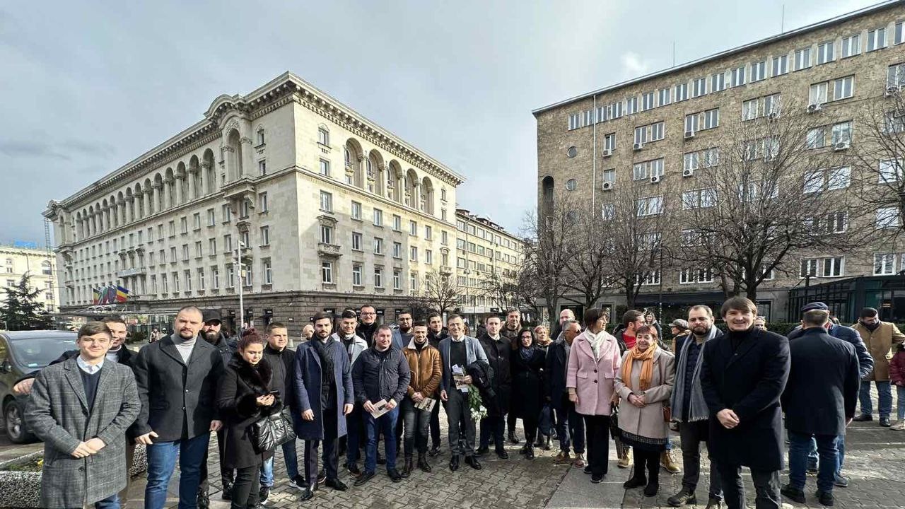 ГЕРБ-София и Андрей Ковачев почетоха жертвите на Кървавата Коледа в ...