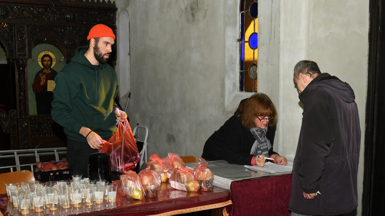 Безплатна храна и топлина за нуждаещите се в София