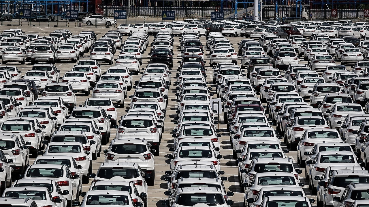 Продажбите на леки автомобили в Китай през 2023 г са