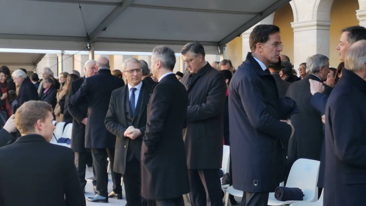 Премиерът акад отдаде последна почит на Жак Делор който почина