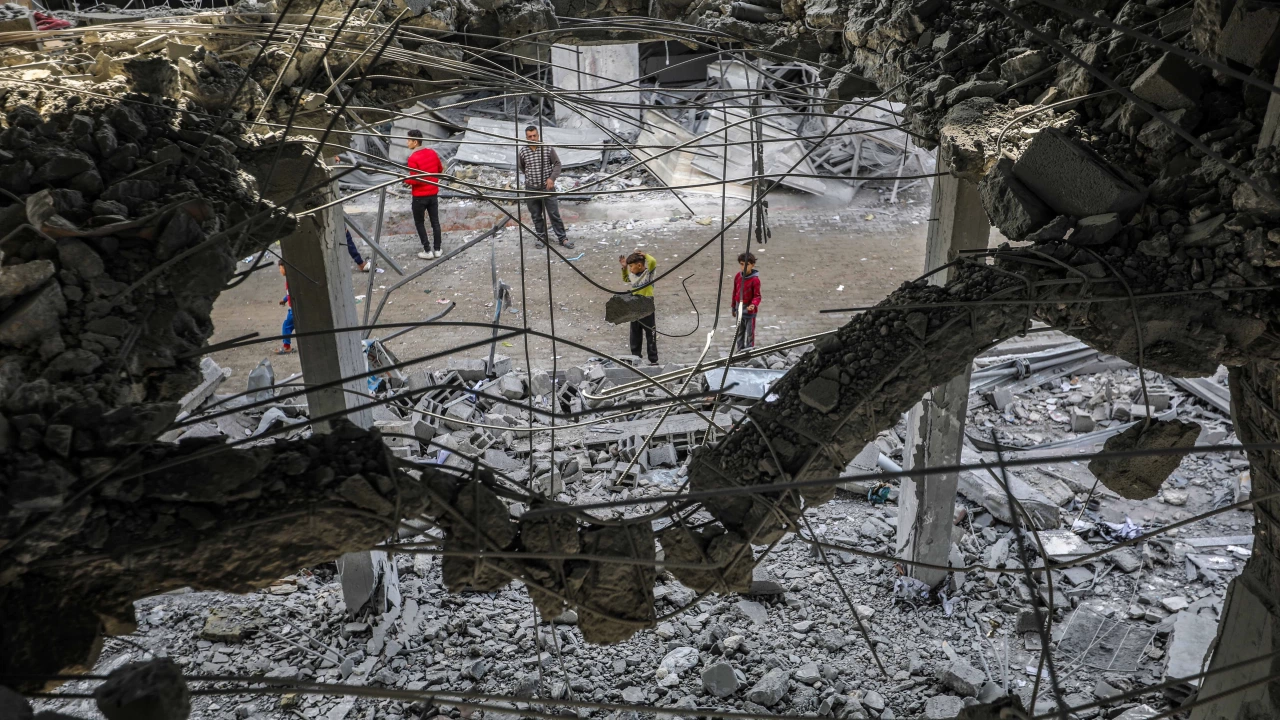 С навлизането в четвъртия месец от войната в Газа представители