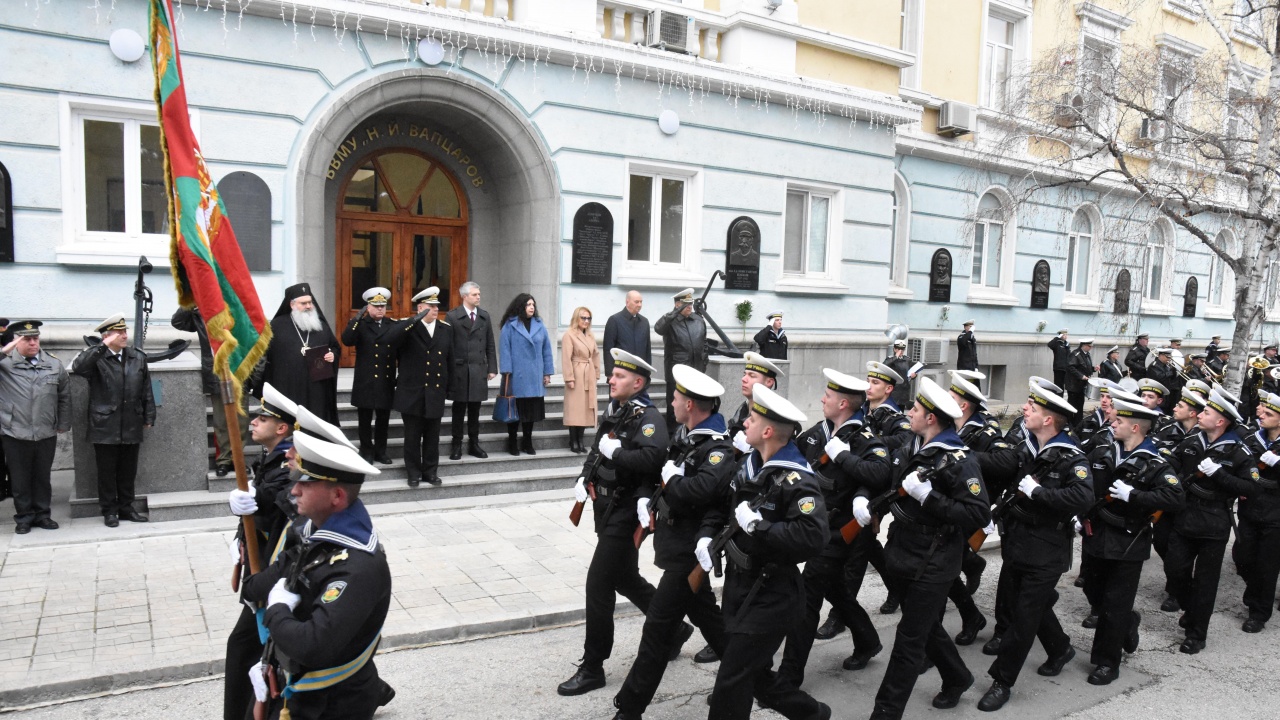 Висшето военноморско училище Никола Й. Вапцаров във Варна отбеляза 143