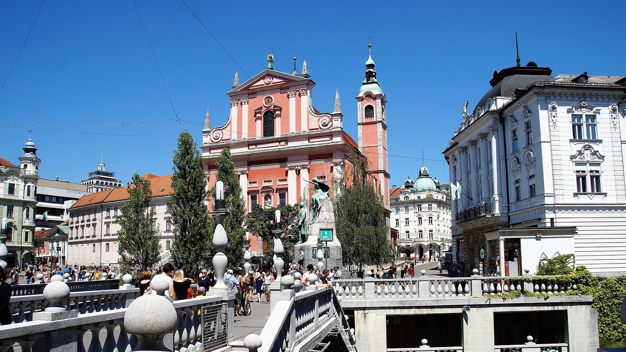 Съдиите в Словения започват днес двуседмичен предупредителен протест, който ще
