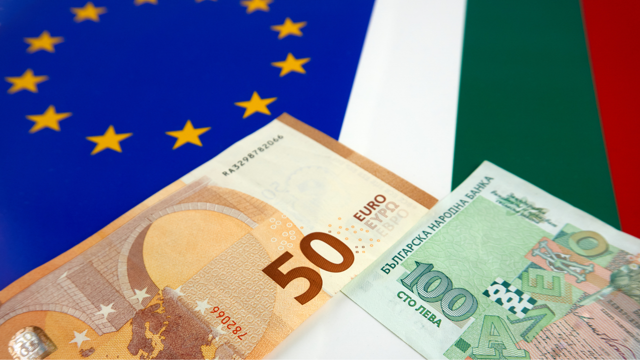  
Остава по-малко от година в България да бъде въведено еврото.