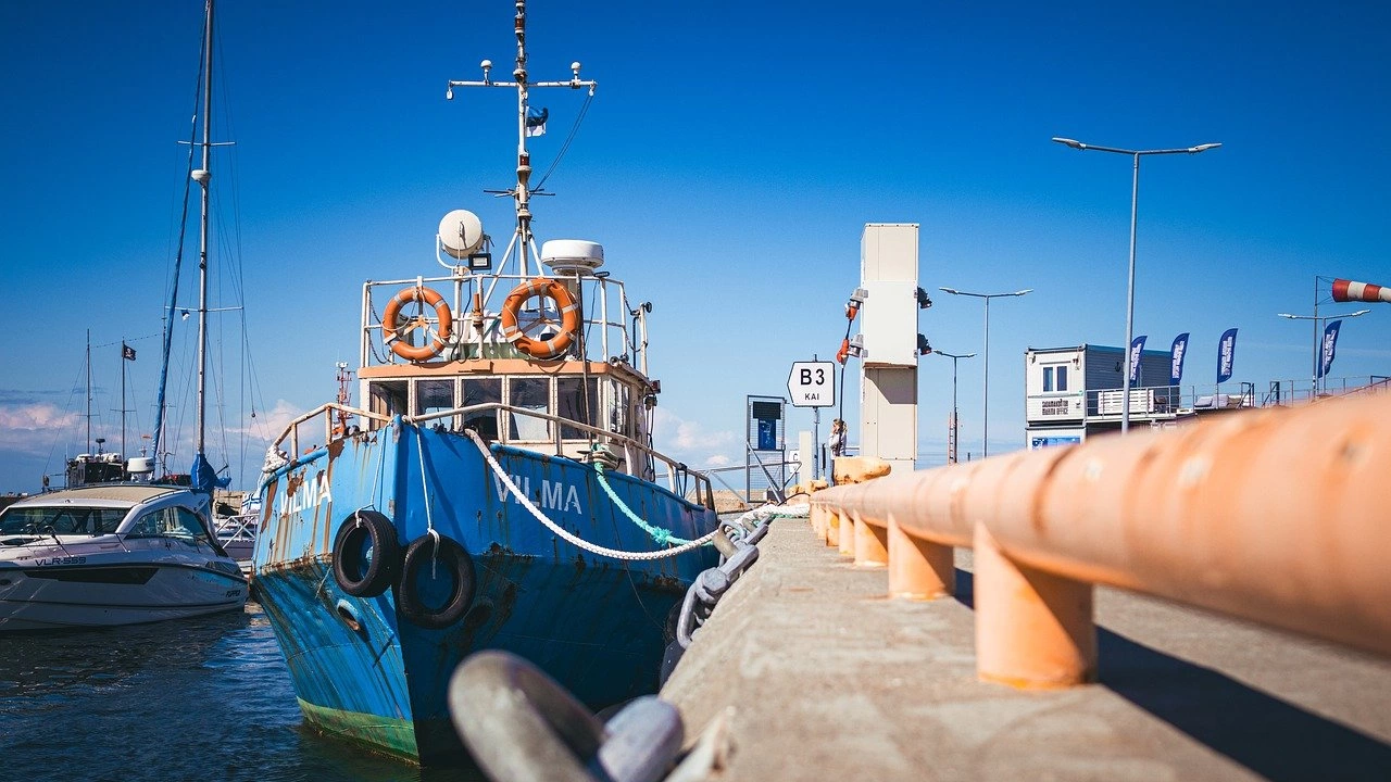 В Гърция беше наложена забрана за плаване от пристанищата Пирея