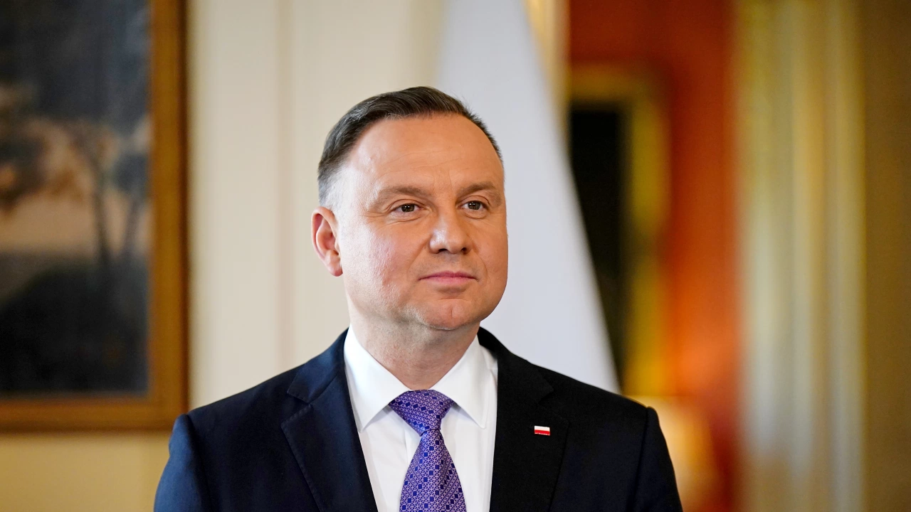 Полският президент консерватор обяви днес че ще започне процедура за