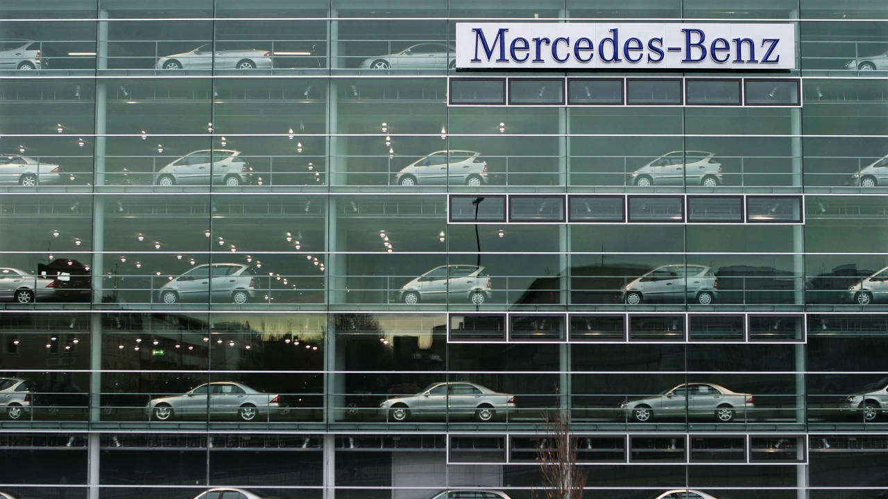 ерманският концерн Мерцедес Бенц Mercedes Benz обяви днес че през 2023 г