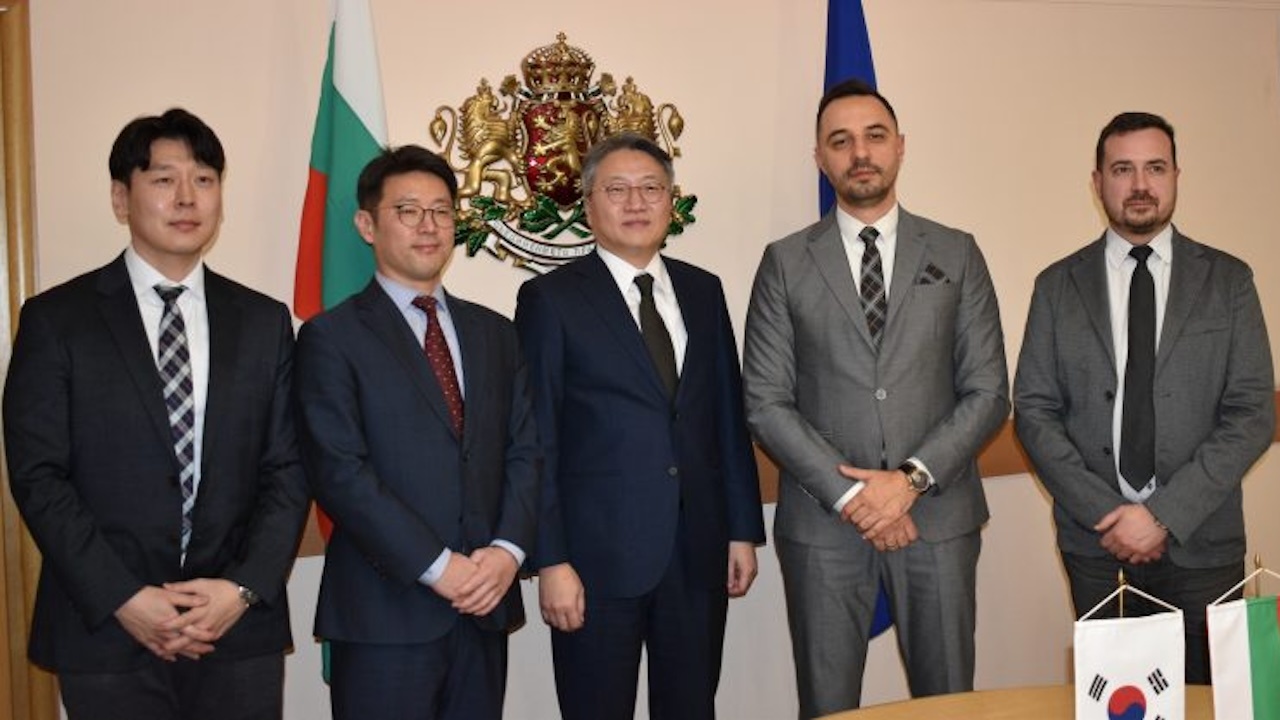 Министър Богданов обсъди възможностите за инвестиции в България с водеща южнокорейска компания