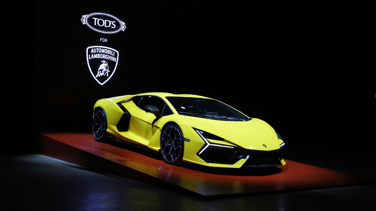 Италианският производител на луксозни спортни автомобили Ламборгини“ (Lamborghini) миналата година